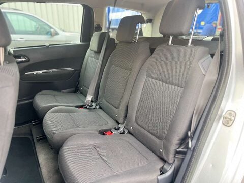 Peugeot 5008 1.6 5008 Active e-HDi Semi-Auto 5dr 21