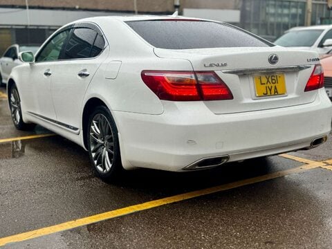 Lexus LS 5.0 600h V8 Premier Saloon 4dr Petrol Hybrid CVT 4WD Euro 5 (s/s) (445 ps) 6