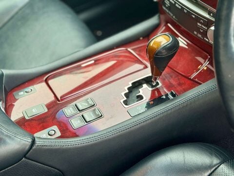 Lexus LS 5.0 600h V8 Premier Saloon 4dr Petrol Hybrid CVT 4WD Euro 5 (s/s) (445 ps) 39