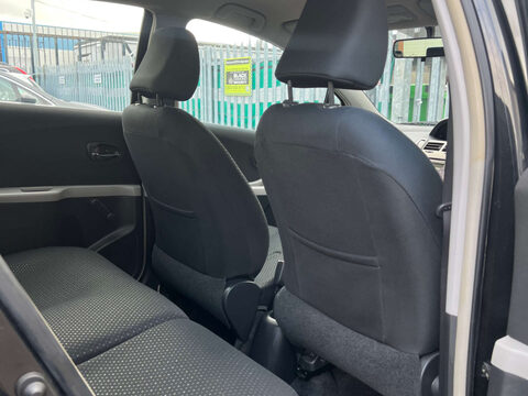 Toyota Yaris 1.4 Yaris TR D-4D 5dr 23