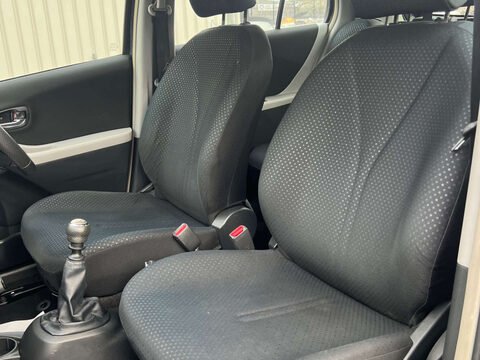 Toyota Yaris 1.4 Yaris TR D-4D 5dr 3