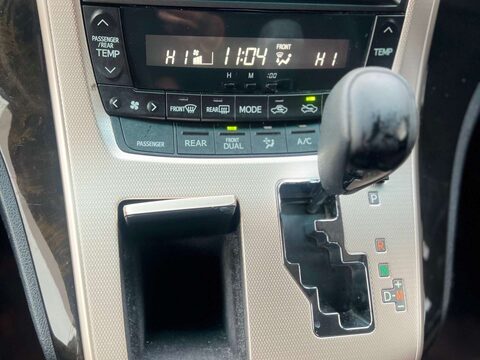 Toyota Alphard GOLDEN EYES II TWIN SUNROOF GRADE 4B WOW 83