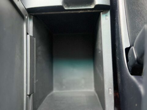 Toyota Alphard GOLDEN EYES II TWIN SUNROOF GRADE 4B WOW 79