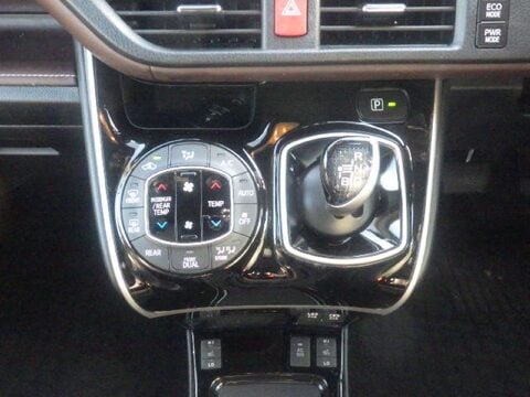 Toyota Voxy ESQUIRE VOXY HYBRID 1.8 PETROL 7 SEATER FRESH IMPORT 21