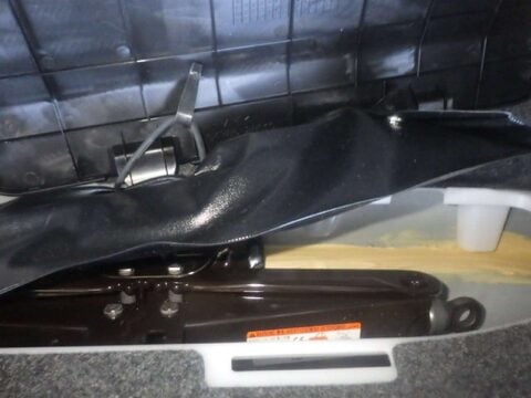 Toyota Voxy ESQUIRE VOXY HYBRID 1.8 PETROL 7 SEATER FRESH IMPORT 17