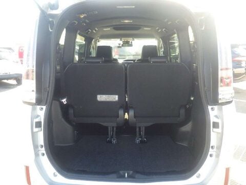 Toyota Voxy ESQUIRE VOXY HYBRID 1.8 PETROL 7 SEATER FRESH IMPORT 8