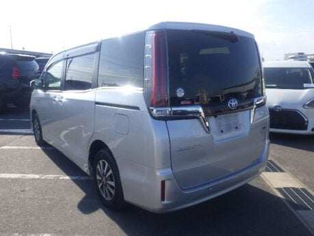 Toyota Voxy ESQUIRE VOXY HYBRID 1.8 PETROL 7 SEATER FRESH IMPORT 3