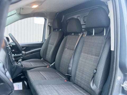 Mercedes-Benz Vito 2.1 Vito 114 Bluetec 21