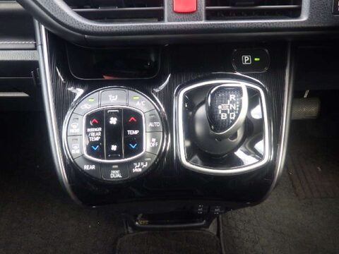 Toyota Voxy ESQUIRE SIMILAR TO NOAH VOXY 1.8 HYBRID PETROL 7 SEATER EURO 6 17