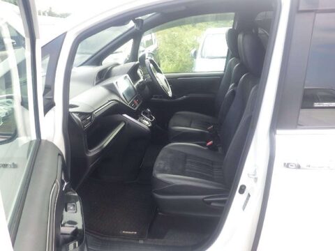 Toyota Voxy ESQUIRE SIMILAR TO NOAH VOXY 1.8 HYBRID PETROL 7 SEATER EURO 6 7