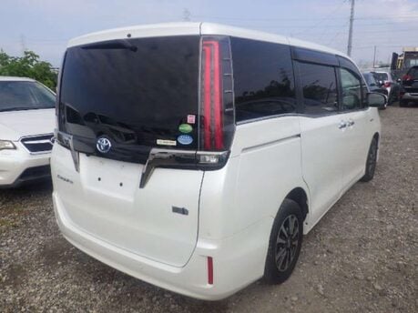 Toyota Voxy ESQUIRE SIMILAR TO NOAH VOXY 1.8 HYBRID PETROL 7 SEATER EURO 6 4