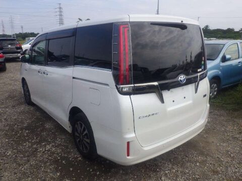 Toyota Voxy ESQUIRE SIMILAR TO NOAH VOXY 1.8 HYBRID PETROL 7 SEATER EURO 6 6