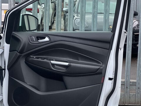 Ford Kuga 2.0 Kuga Titanium 4x2 TDCi 5dr 34