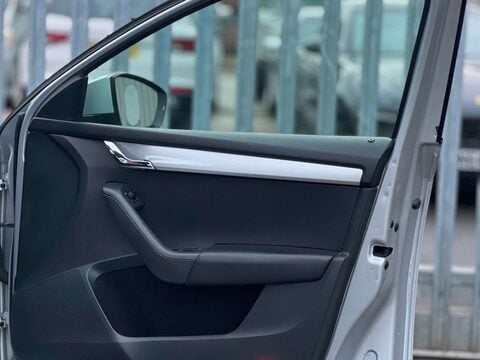 Skoda Octavia 2.0 Octavia Elegance TDI CR 5dr 43