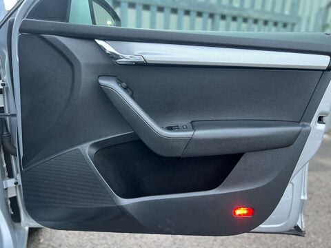 Skoda Octavia 2.0 Octavia Elegance TDI CR 5dr 39