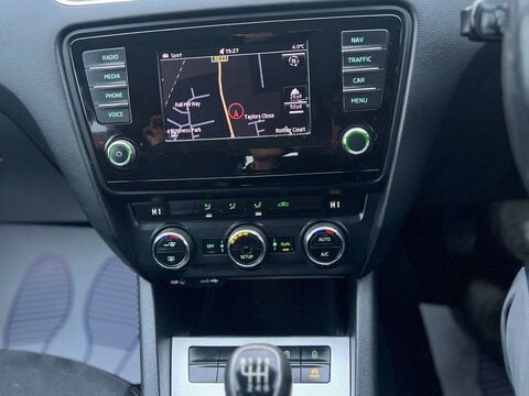 Skoda Octavia 2.0 Octavia Elegance TDI CR 5dr 37