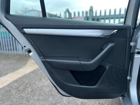 Skoda Octavia 2.0 Octavia Elegance TDI CR 5dr 46