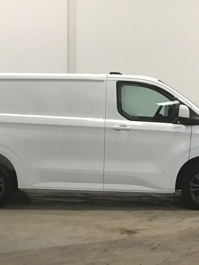 Ford Transit Custom 320 L1H1 PHEV Limited Hybrid