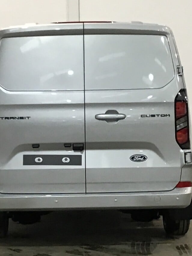 Ford Transit Custom 300L2 H1 Limited Van 2.0 Ecoblue 136ps - Moondust Silver