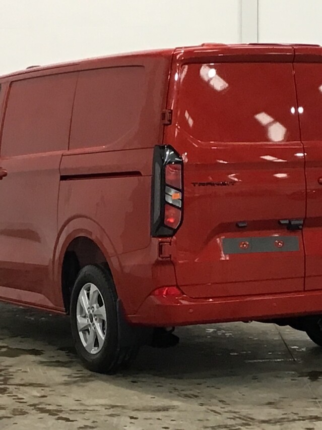 Ford Transit Custom 320L1 Limited 2.0 Ecoblue 136ps - Artisan Red