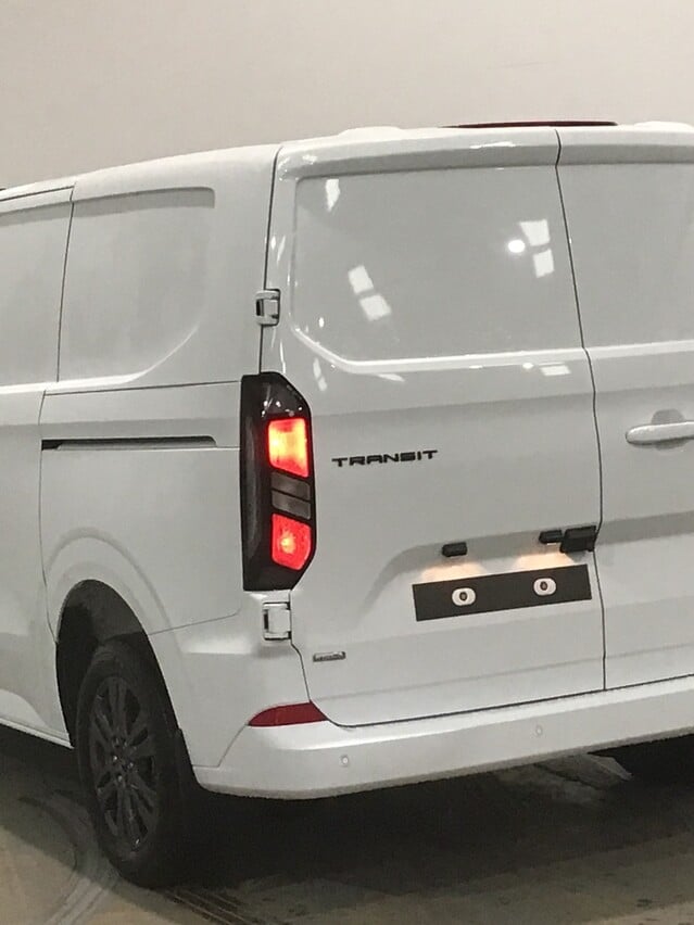 Ford Transit Custom 320 L1H1 PHEV Limited Hybrid