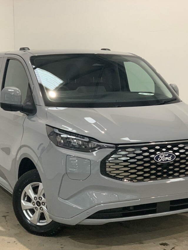 Ford E-Transit Custom 320L1 Limited 65kwh 100kw/136ps *ELECTRIC*
