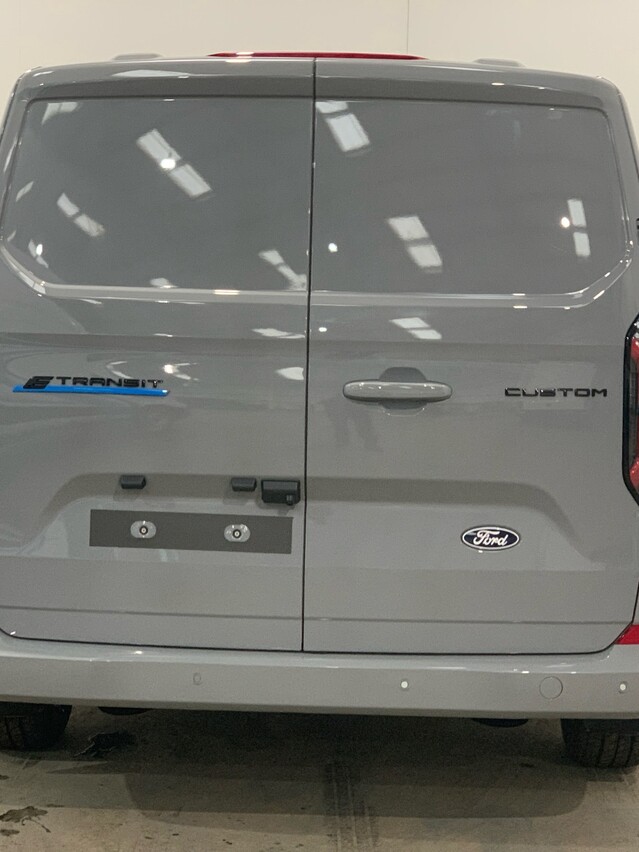 Ford E-Transit Custom 320L1 Limited 65kwh 100kw/136ps *ELECTRIC*