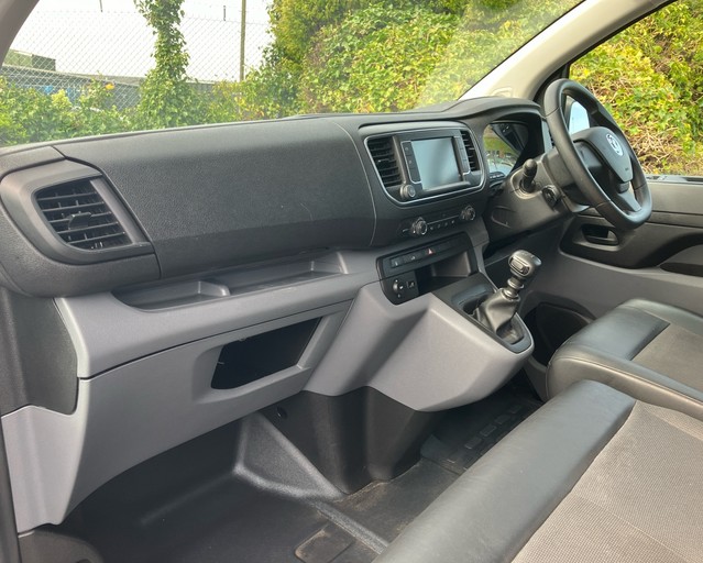 Vauxhall Vivaro VIVARO L2 DIESEL 2900 1.5d 100PS Dynamic H1 Van