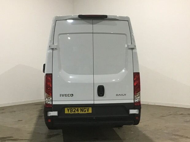 Iveco Daily 35S14 DIESEL 2.3 High Roof Business Van 4100 WB 8