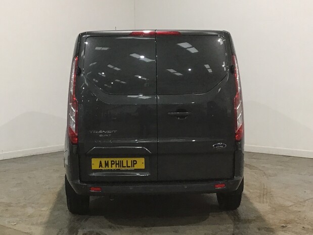 Ford Transit Custom TRANSIT CUSTOM 320 L2 DIESEL FWD 2.0 Eco Blue 130ps Low Roof D/Cab Limited 8
