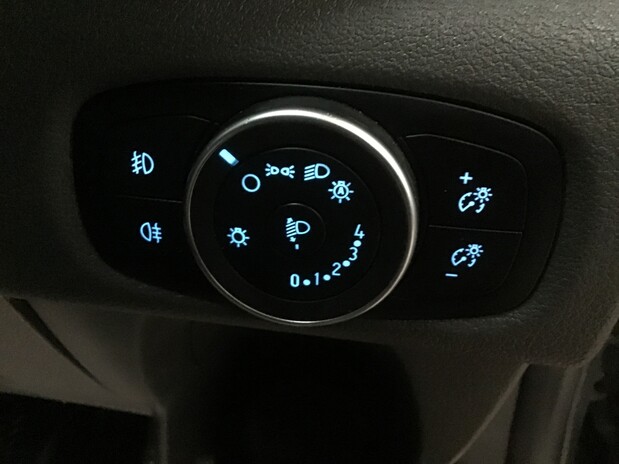 Ford Transit Custom TRANSIT CUSTOM 320 L2 DIESEL FWD 2.0 Eco Blue 130ps Low Roof D/Cab Limited 11