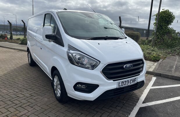 Ford Transit Custom TRANSIT CUSTOM 300 L2 DIESEL FWD 2.0 Eco Blue 130ps Low Roof Limited Van