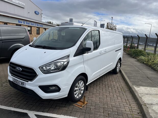 Ford Transit Custom TRANSIT CUSTOM 300 L2 DIESEL FWD 2.0 Eco Blue 130ps Low Roof Limited Van 3