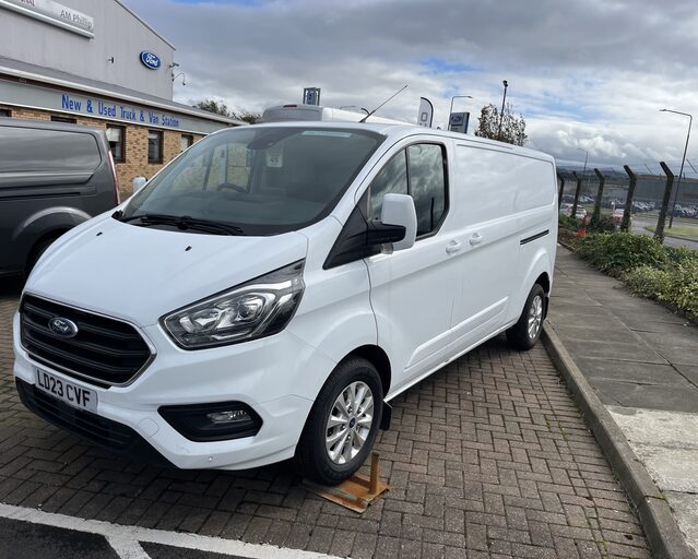 Ford Transit Custom TRANSIT CUSTOM 300 L2 DIESEL FWD 2.0 Eco Blue 130ps Low Roof Limited Van