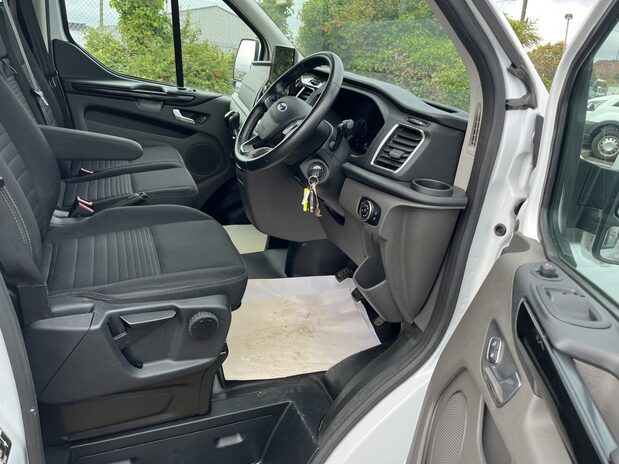Ford Transit Custom TRANSIT CUSTOM 300 L2 DIESEL FWD 2.0 Eco Blue 130ps Low Roof Limited Van 11