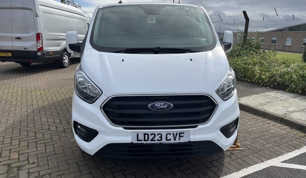 Ford Transit Custom TRANSIT CUSTOM 300 L2 DIESEL FWD 2.0 Eco Blue 130ps Low Roof Limited Van
