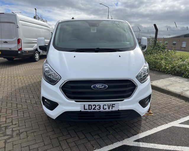 Ford Transit Custom TRANSIT CUSTOM 300 L2 DIESEL FWD 2.0 Eco Blue 130ps Low Roof Limited Van