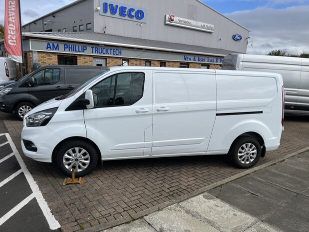 Ford Transit Custom TRANSIT CUSTOM 300 L2 DIESEL FWD 2.0 Eco Blue 130ps Low Roof Limited Van 4
