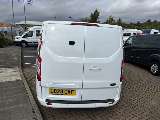 Ford Transit Custom TRANSIT CUSTOM 300 L2 DIESEL FWD 2.0 Eco Blue 130ps Low Roof Limited Van 6