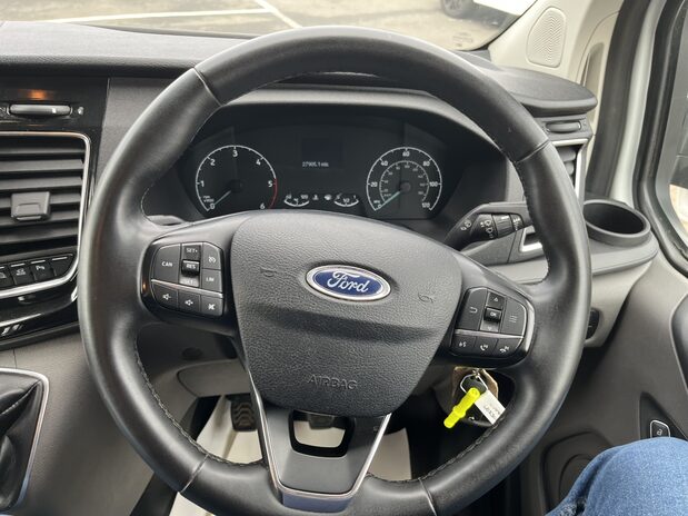 Ford Transit Custom TRANSIT CUSTOM 300 L2 DIESEL FWD 2.0 Eco Blue 130ps Low Roof Limited Van 17