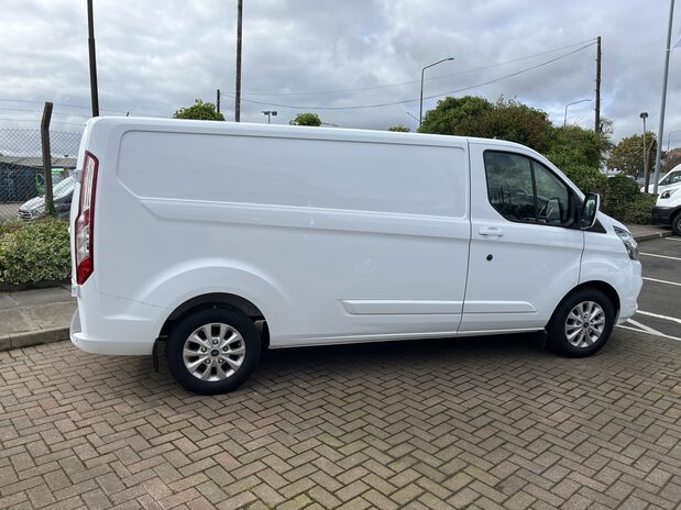 Ford Transit Custom TRANSIT CUSTOM 300 L2 DIESEL FWD 2.0 Eco Blue 130ps Low Roof Limited Van 8