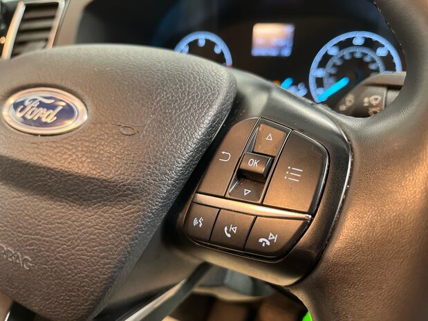 Ford Transit Custom TRANSIT CUSTOM 300 L1 DIESEL FWD 2.0 Eco Blue 130ps H1 Limited Van Automati 11