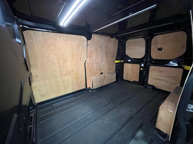 Ford Transit Custom TRANSIT CUSTOM 300 L1 DIESEL FWD 2.0 Eco Blue 130ps H1 Limited Van Automati 23