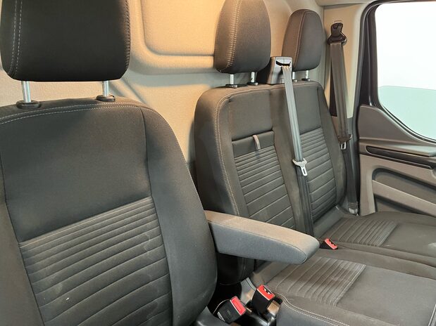 Ford Transit Custom TRANSIT CUSTOM 300 L1 DIESEL FWD 2.0 Eco Blue 130ps H1 Limited Van Automati 14