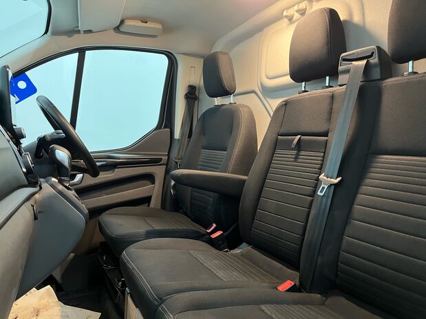 Ford Transit Custom TRANSIT CUSTOM 300 L1 DIESEL FWD 2.0 Eco Blue 130ps H1 Limited Van Automati 25