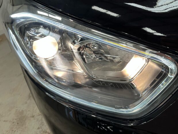 Ford Transit Custom TRANSIT CUSTOM 300 L1 DIESEL FWD 2.0 Eco Blue 130ps H1 Limited Van Automati 4