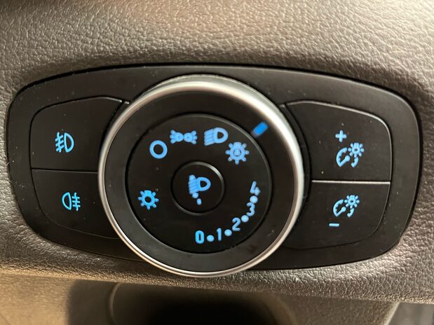 Ford Transit Custom TRANSIT CUSTOM 300 L1 DIESEL FWD 2.0 Eco Blue 130ps H1 Limited Van Automati 8