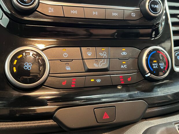 Ford Transit Custom TRANSIT CUSTOM 300 L1 DIESEL FWD 2.0 Eco Blue 130ps H1 Limited Van Automati 21