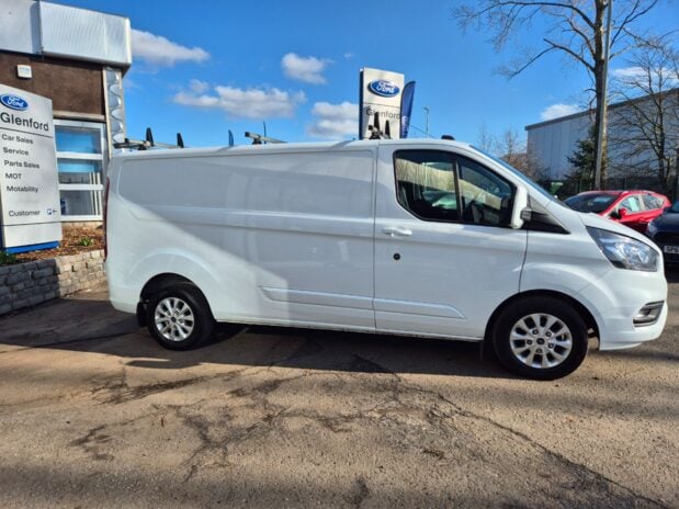 Ford Transit Custom 300 L2 DIESEL FWD 2.0 Eco Blue 130ps Low Roof Limited Van 4