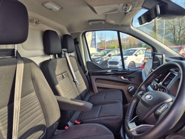 Ford Transit Custom 300 L2 DIESEL FWD 2.0 Eco Blue 130ps Low Roof Limited Van 17